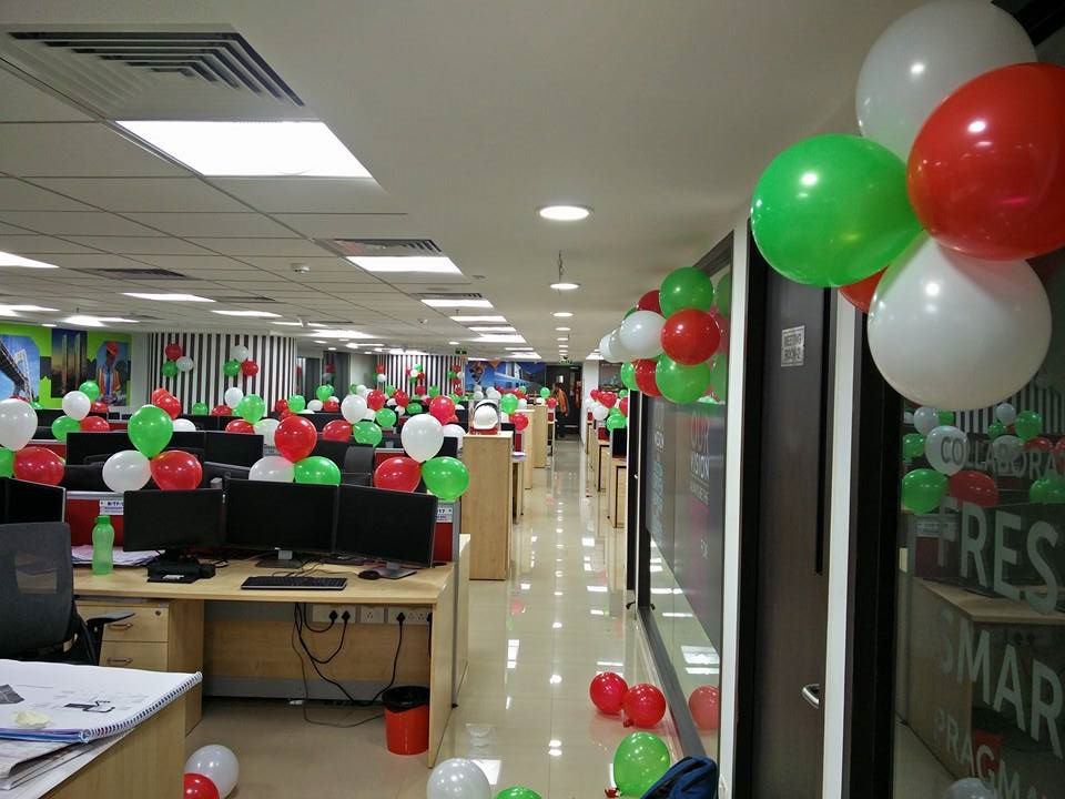 15 august balloon decoration in office 1