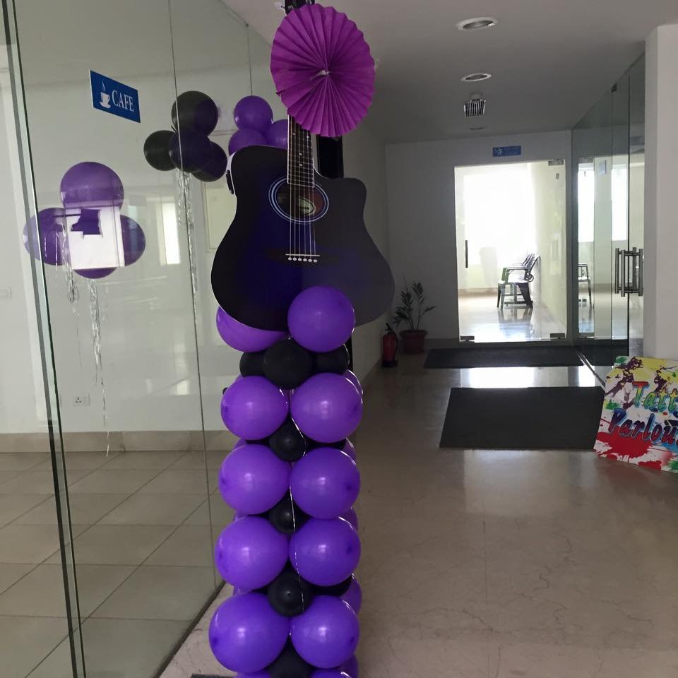 Romantic Surprise Decoration in Gurgaon Delhi Noida Contact 9711655952 22 balloon decoration 13