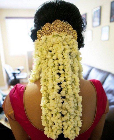 Fresh jasmine gajra , roses gajra, blue orchid gajra 