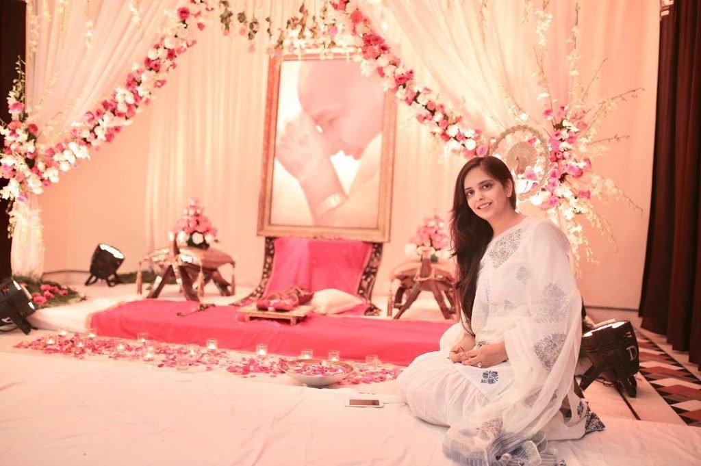 guruji flower decoration for satsang decoration gurji maharaj decoration guruji stage decoration for satsang guruji satsang flower decoration at home in Gurgaon Delhi NCR 102