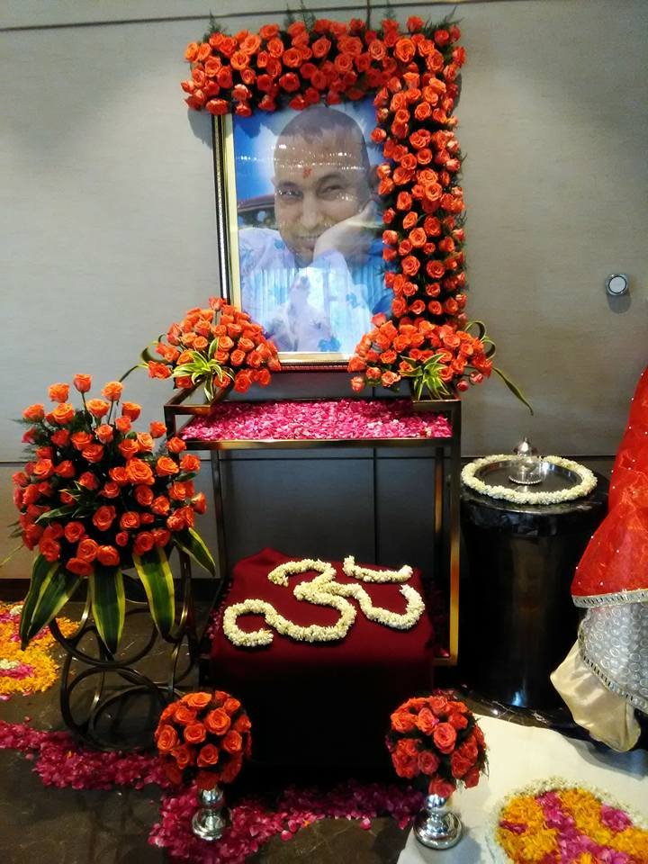 guruji flower decoration for satsang decoration gurji maharaj decoration guruji stage decoration for satsang guruji satsang flower decoration at home in Gurgaon Delhi NCR 105