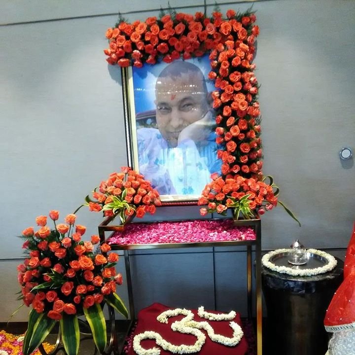 guruji flower decoration for satsang decoration gurji maharaj decoration guruji stage decoration for satsang guruji satsang flower decoration at home in Gurgaon Delhi NCR 106