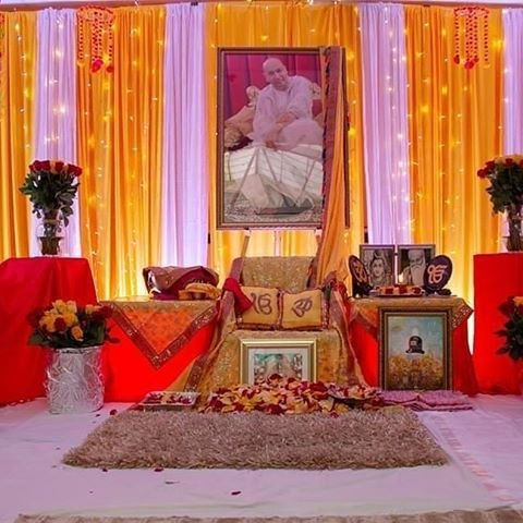 guruji flower decoration for satsang decoration gurji maharaj decoration guruji stage decoration for satsang guruji satsang flower decoration at home in Gurgaon Delhi NCR 11