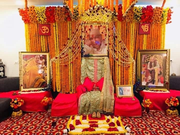 guruji flower decoration for satsang decoration gurji maharaj decoration guruji stage decoration for satsang guruji satsang flower decoration at home in Gurgaon Delhi NCR 112