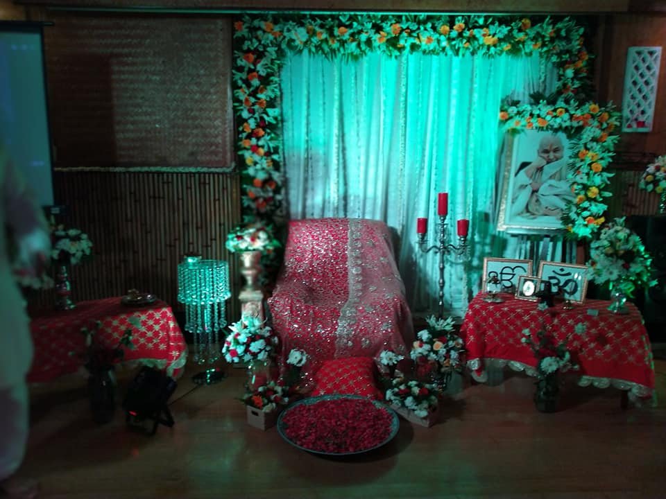 guruji flower decoration for satsang decoration gurji maharaj decoration guruji stage decoration for satsang guruji satsang flower decoration at home in Gurgaon Delhi NCR 114