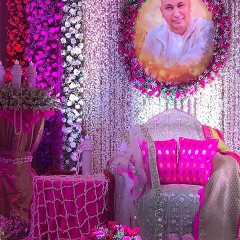 guruji flower decoration for satsang decoration gurji maharaj decoration guruji stage decoration for satsang guruji satsang flower decoration at home in Gurgaon Delhi NCR 14