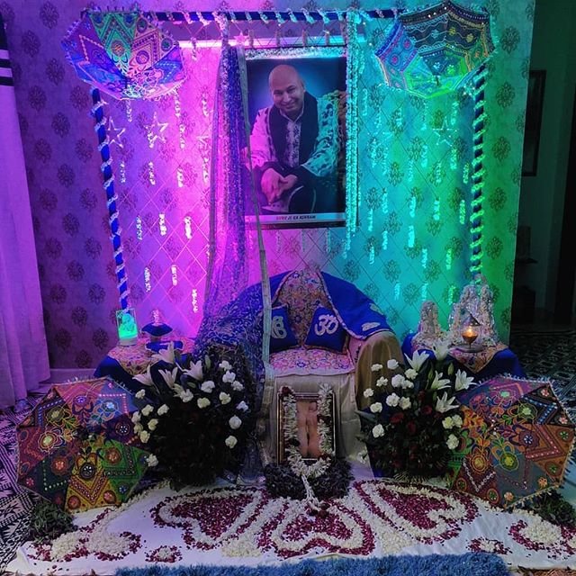 guruji flower decoration for satsang decoration gurji maharaj decoration guruji stage decoration for satsang guruji satsang flower decoration at home in Gurgaon Delhi NCR 17
