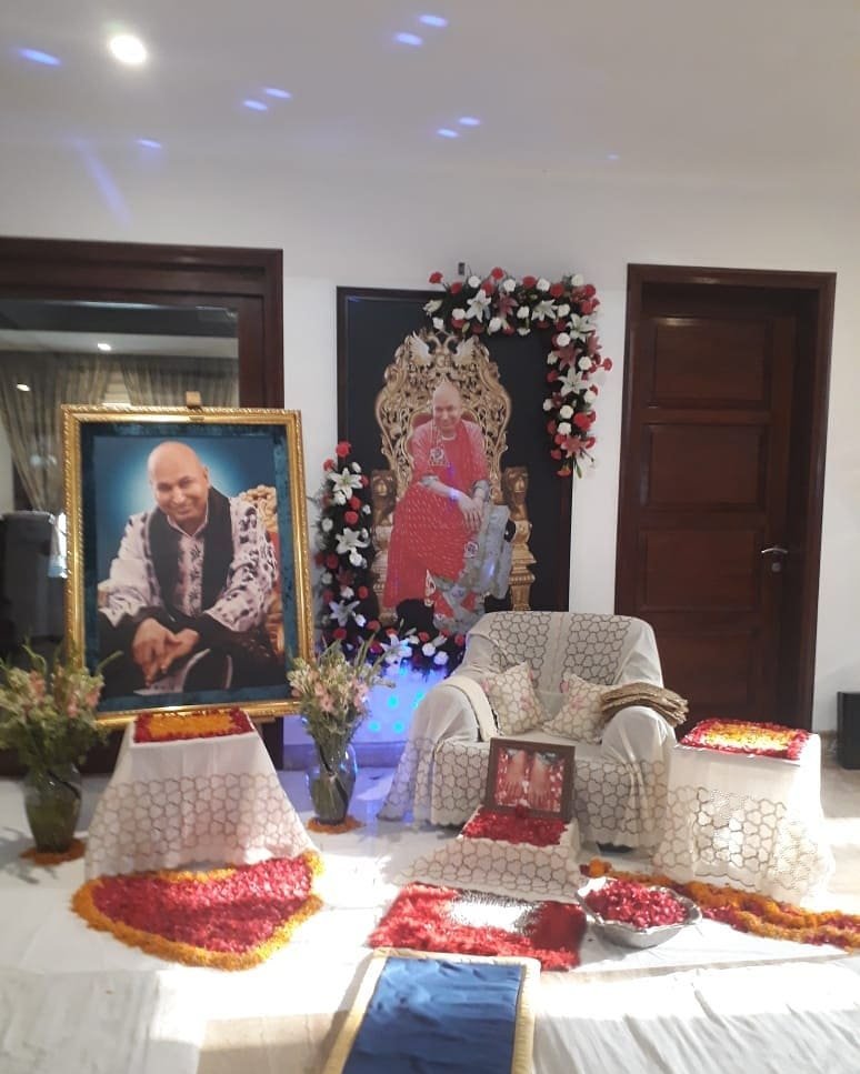 guruji flower decoration for satsang decoration gurji maharaj decoration guruji stage decoration for satsang guruji satsang flower decoration at home in Gurgaon Delhi NCR 19