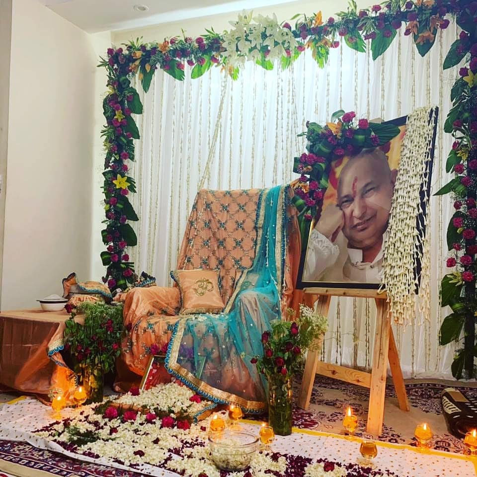 guruji flower decoration for satsang decoration gurji maharaj decoration guruji stage decoration for satsang guruji satsang flower decoration at home in Gurgaon Delhi NCR 22