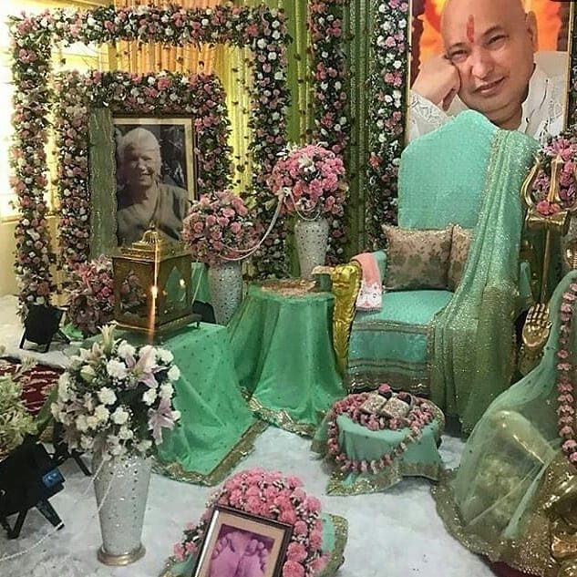 guruji flower decoration for satsang decoration gurji maharaj decoration guruji stage decoration for satsang guruji satsang flower decoration at home in Gurgaon Delhi NCR 25