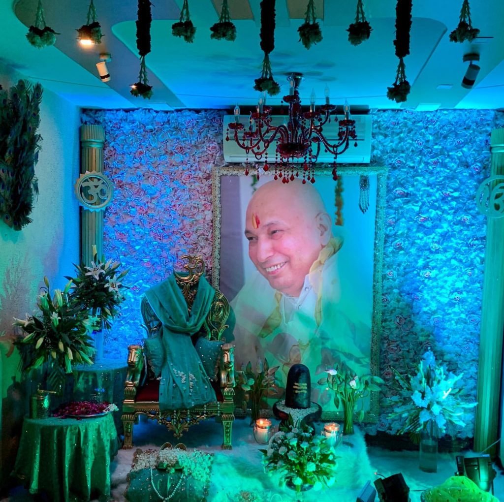 guruji flower decoration for satsang decoration gurji maharaj decoration guruji stage decoration for satsang guruji satsang flower decoration at home in Gurgaon Delhi NCR 29