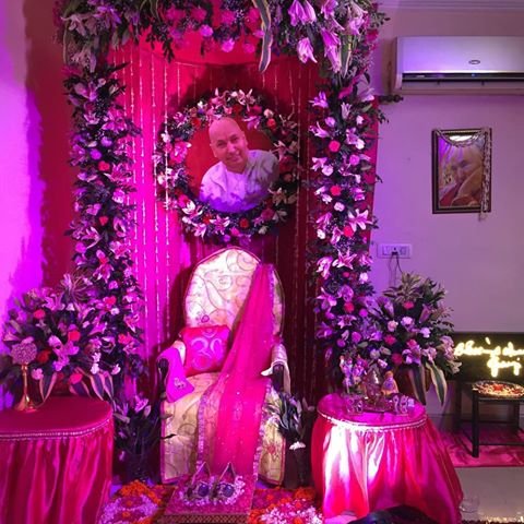 guruji flower decoration for satsang decoration gurji maharaj decoration guruji stage decoration for satsang guruji satsang flower decoration at home in Gurgaon Delhi NCR 30