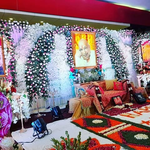 guruji flower decoration for satsang decoration gurji maharaj decoration guruji stage decoration for satsang guruji satsang flower decoration at home in Gurgaon Delhi NCR 33