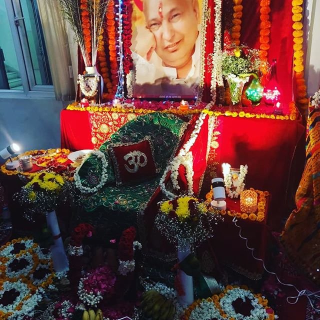 guruji flower decoration for satsang decoration gurji maharaj decoration guruji stage decoration for satsang guruji satsang flower decoration at home in Gurgaon Delhi NCR 36