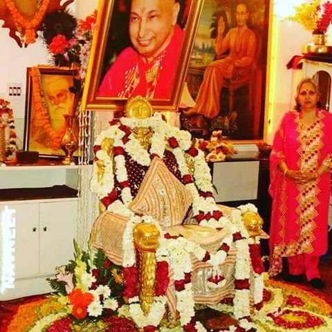 guruji flower decoration for satsang decoration gurji maharaj decoration guruji stage decoration for satsang guruji satsang flower decoration at home in Gurgaon Delhi NCR 37