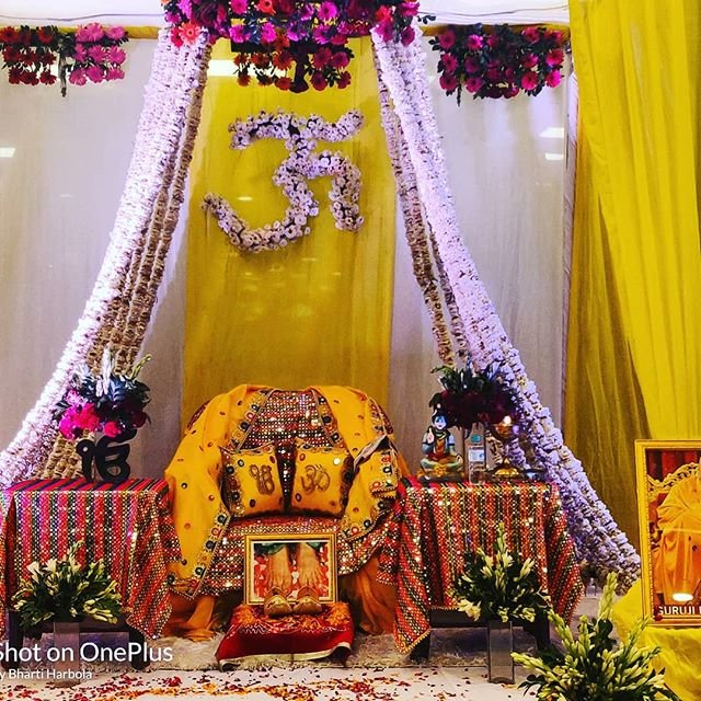 guruji flower decoration for satsang decoration gurji maharaj decoration guruji stage decoration for satsang guruji satsang flower decoration at home in Gurgaon Delhi NCR 38
