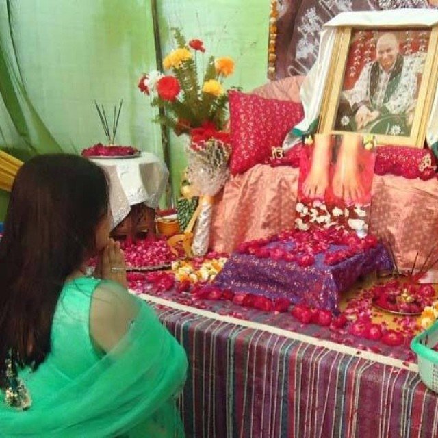 guruji flower decoration for satsang decoration gurji maharaj decoration guruji stage decoration for satsang guruji satsang flower decoration at home in Gurgaon Delhi NCR 55