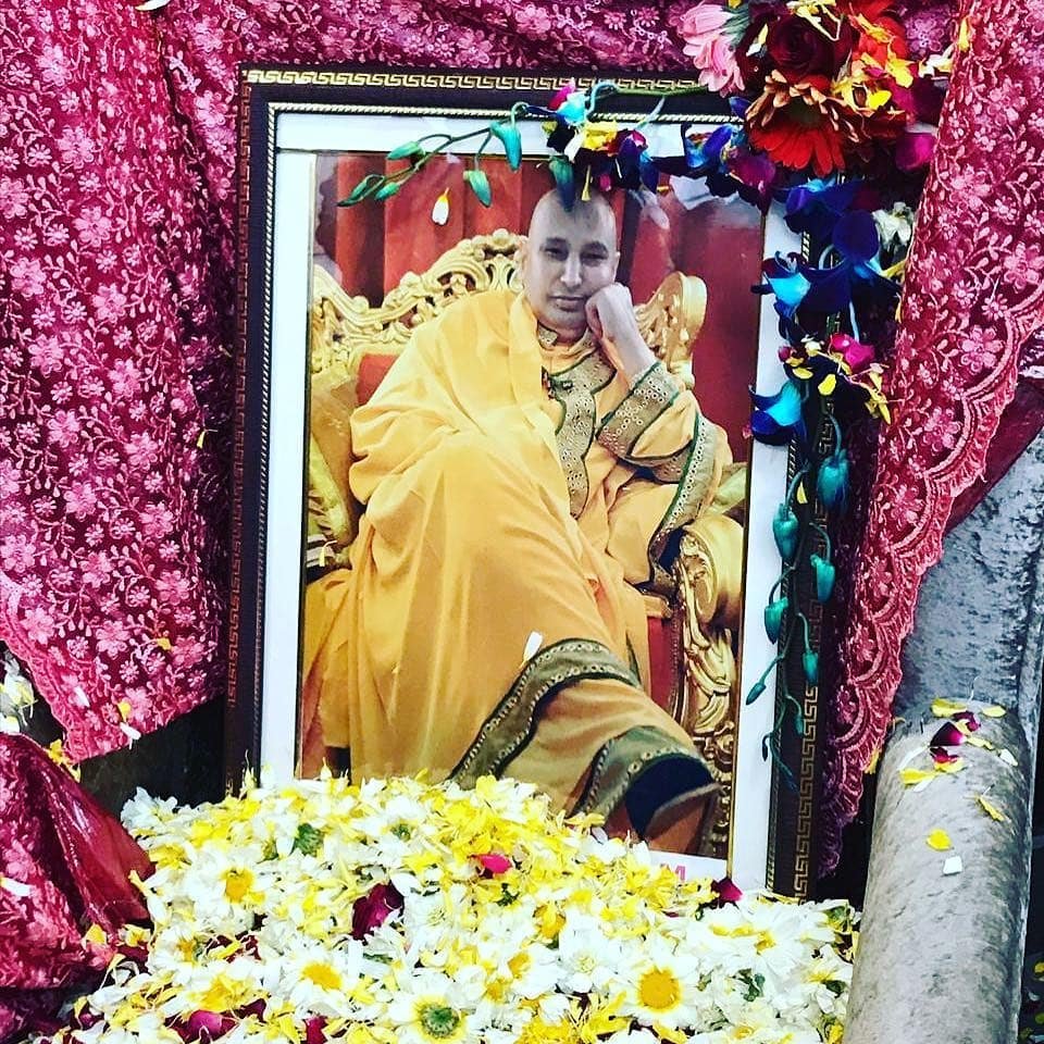 guruji flower decoration for satsang decoration gurji maharaj decoration guruji stage decoration for satsang guruji satsang flower decoration at home in Gurgaon Delhi NCR 6
