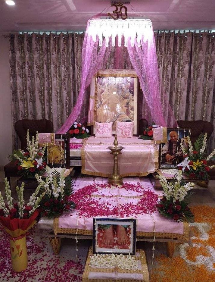 guruji flower decoration for satsang decoration gurji maharaj decoration guruji stage decoration for satsang guruji satsang flower decoration at home in Gurgaon Delhi NCR 69