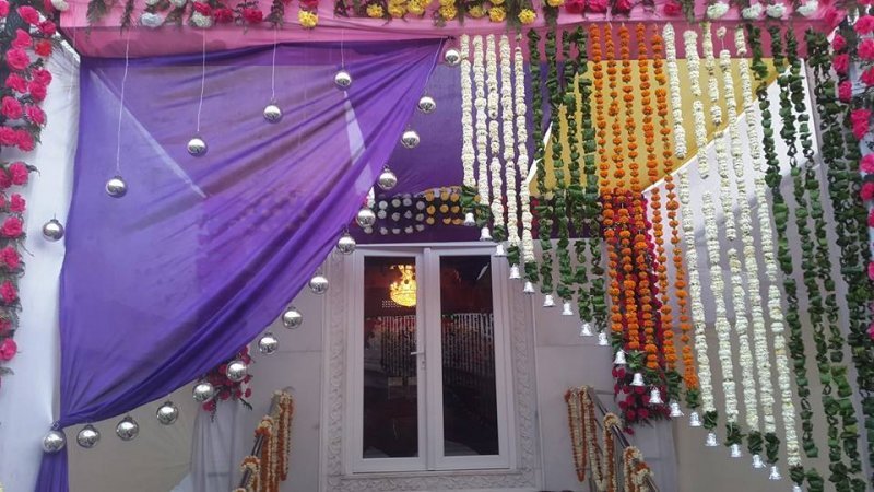 guruji flower decoration for satsang decoration gurji maharaj decoration guruji stage decoration for satsang guruji satsang flower decoration at home in Gurgaon Delhi NCR 85