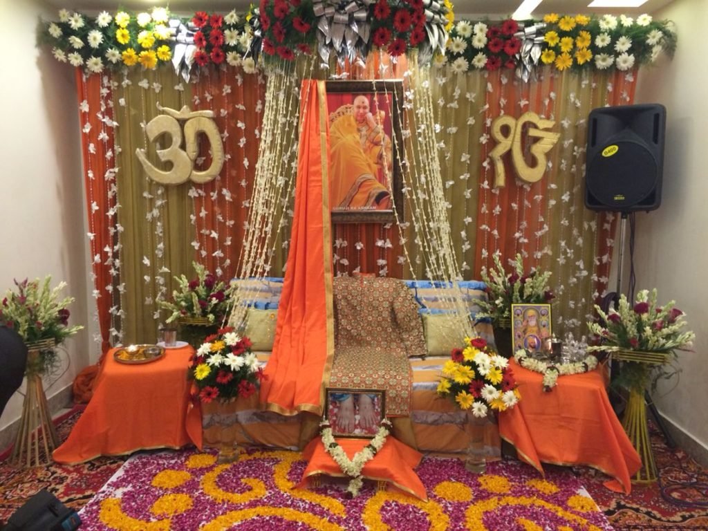 guruji flower decoration for satsang decoration gurji maharaj decoration guruji stage decoration for satsang guruji satsang flower decoration at home in Gurgaon Delhi NCR 86