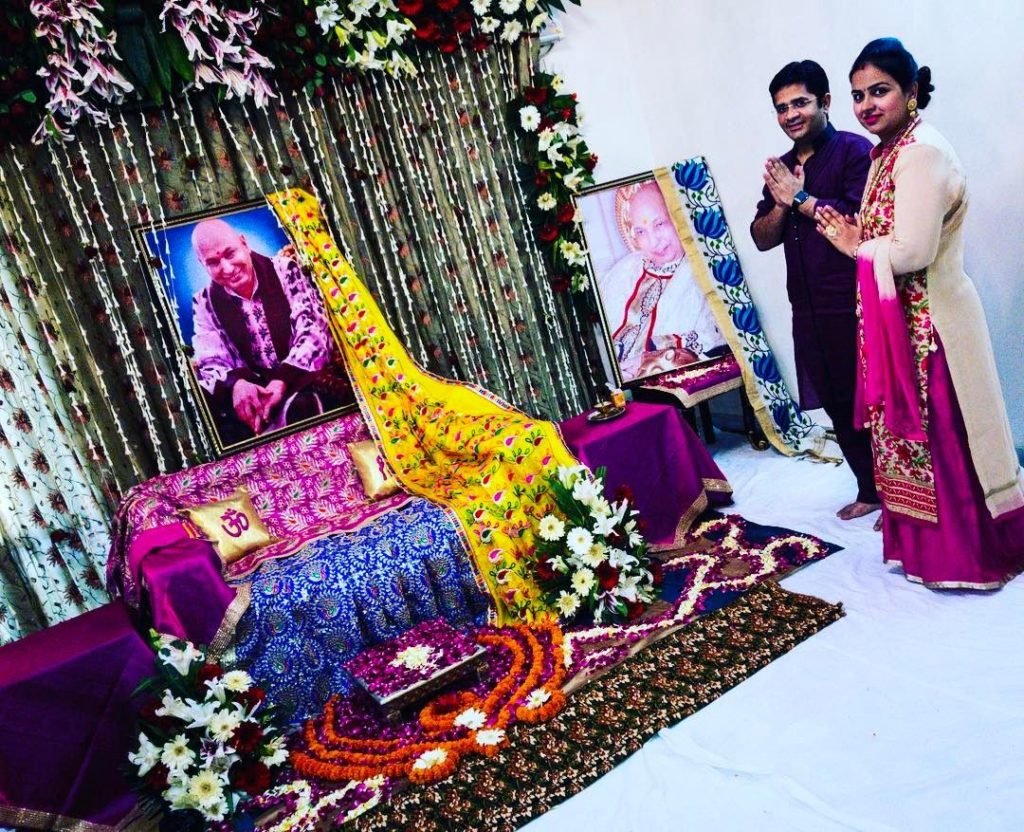 guruji flower decoration for satsang decoration gurji maharaj decoration guruji stage decoration for satsang guruji satsang flower decoration at home in Gurgaon Delhi NCR 87