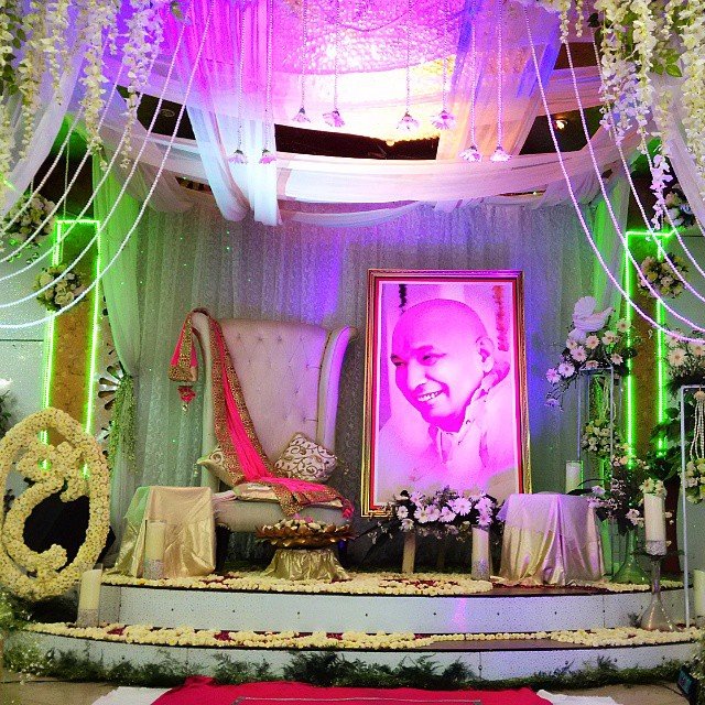 guruji flower decoration for satsang decoration gurji maharaj decoration guruji stage decoration for satsang guruji satsang flower decoration at home in Gurgaon Delhi NCR 88