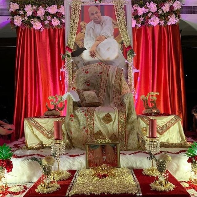 guruji flower decoration for satsang decoration gurji maharaj decoration guruji stage decoration for satsang guruji satsang flower decoration at home in Gurgaon Delhi NCR 9