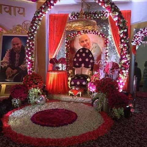 guruji flower decoration for satsang decoration gurji maharaj decoration guruji stage decoration for satsang guruji satsang flower decoration at home in Gurgaon Delhi NCR 92