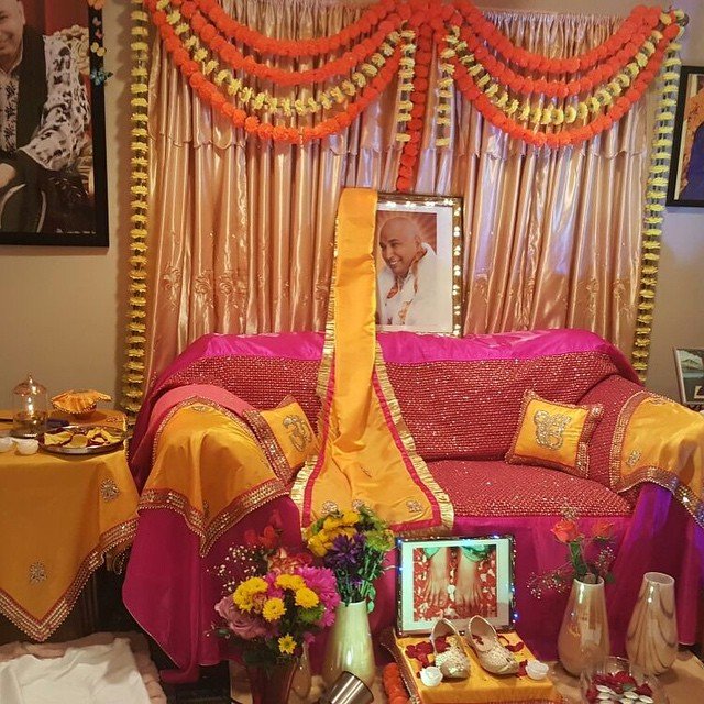 guruji flower decoration for satsang decoration gurji maharaj decoration guruji stage decoration for satsang guruji satsang flower decoration at home in Gurgaon Delhi NCR 95