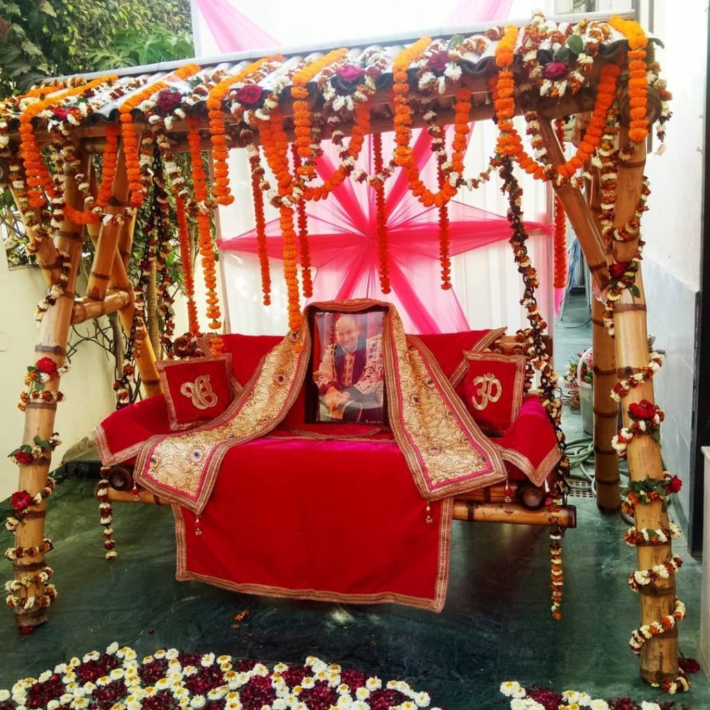 guruji flower decoration for satsang decoration gurji maharaj decoration guruji stage decoration for satsang guruji satsang flower decoration at home in Gurgaon Delhi NCR 99