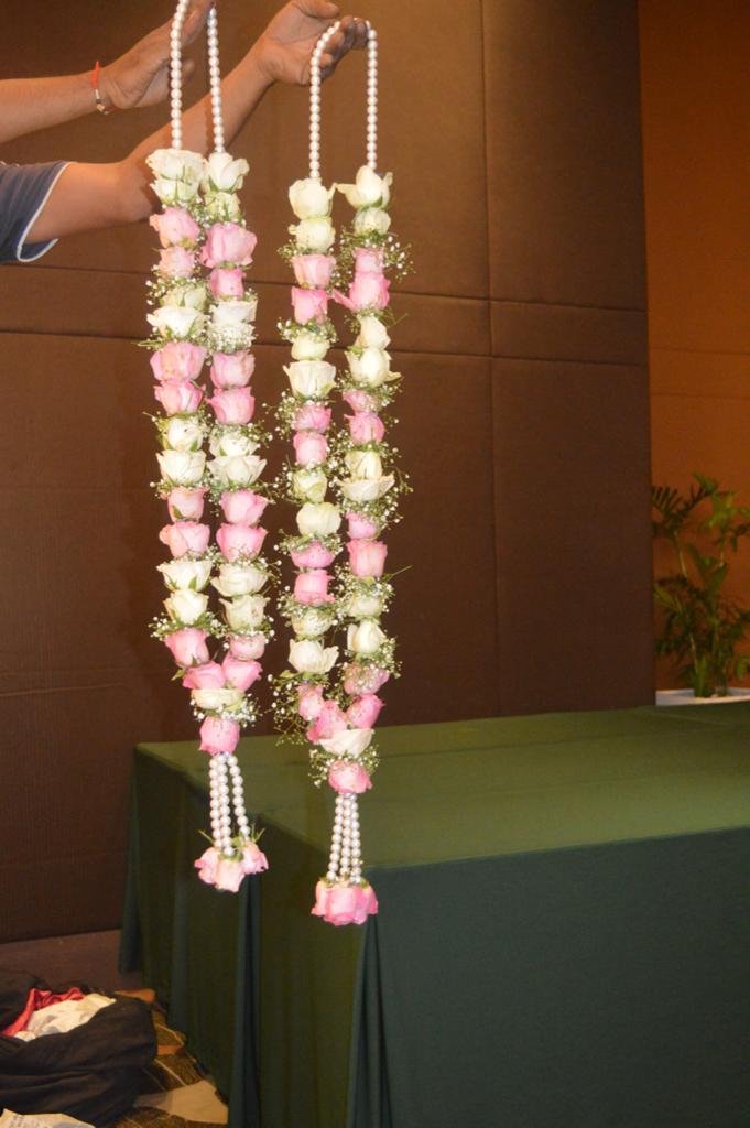 Wedding Rose petals Garland, Orchid Jaimala, Rose Jaimala, New Style Jaimala, Orchid Flower Jaimala, Tube Roses jaimala , rajnigandha and roses Jaimala , jasmine and lilly varmala garlands, virat kohli jaimala varmala haar, pink and white jaimala , red and white flower varmala, blue orchid jaimala, purple orchid varmala ,  special rose petals jaimala